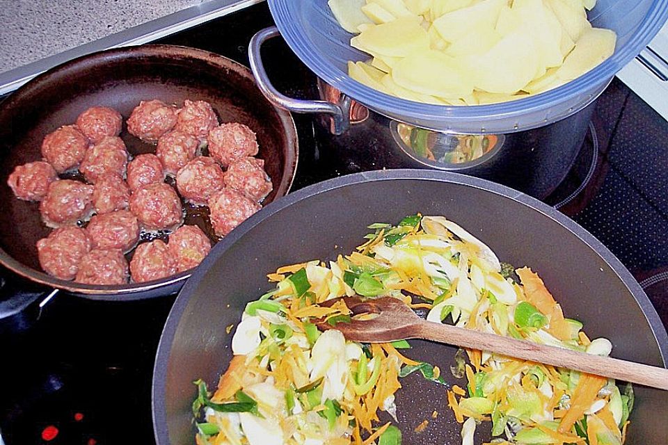 Kartoffelauflauf mit Lauch, Hackbällchen und Gorgonzola