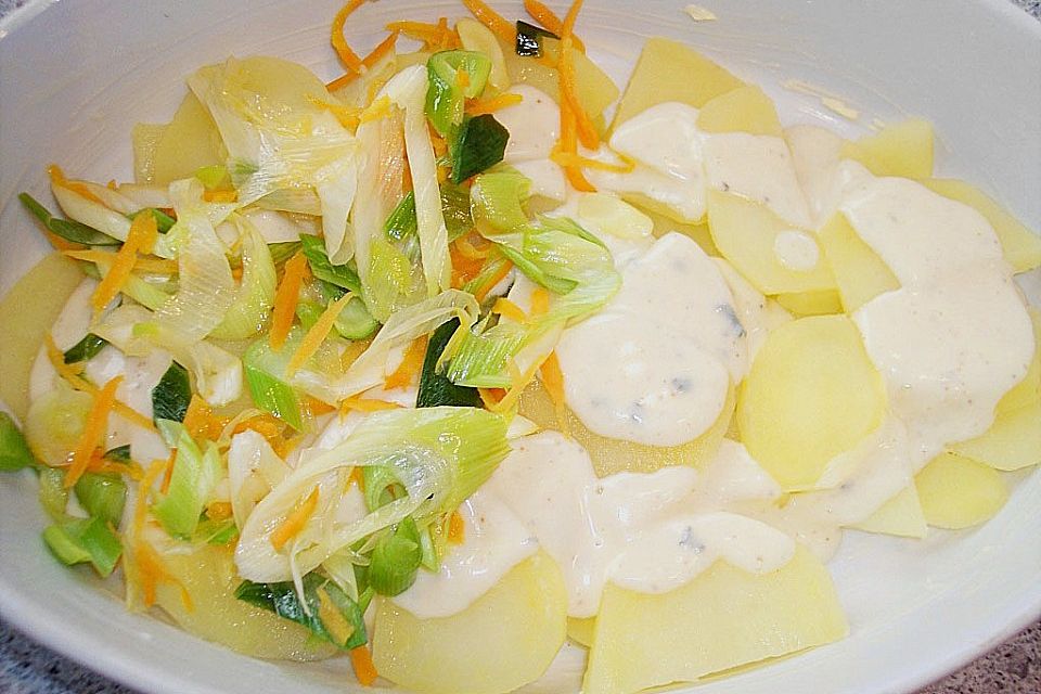 Kartoffelauflauf mit Lauch, Hackbällchen und Gorgonzola