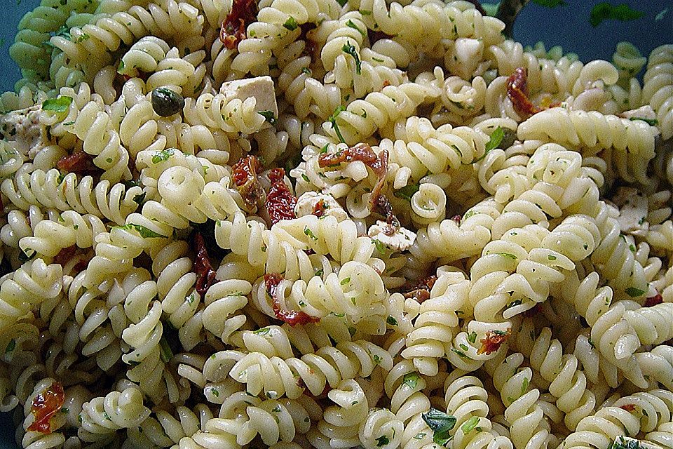 Fusilli - Salat mit getrockneten Tomaten