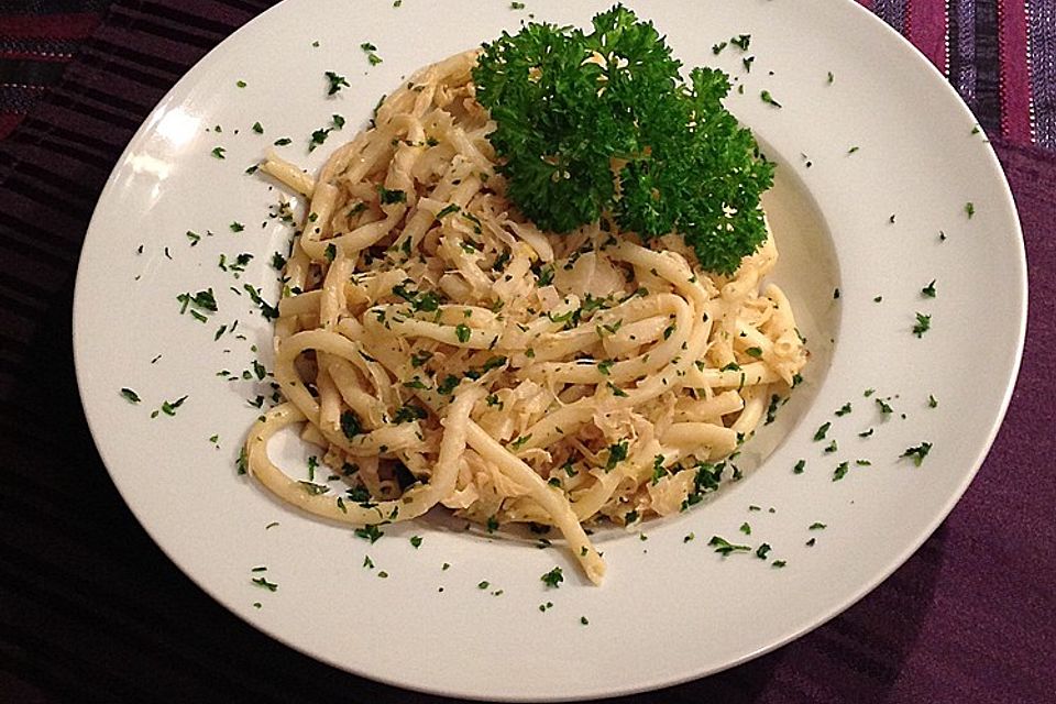 Bandnudeln mit Sauerkraut Bandnudeln mit Sauerkraut