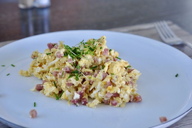 Beas Rührei mit Speck und frischen Kräutern von bellagiora| Chefkoch