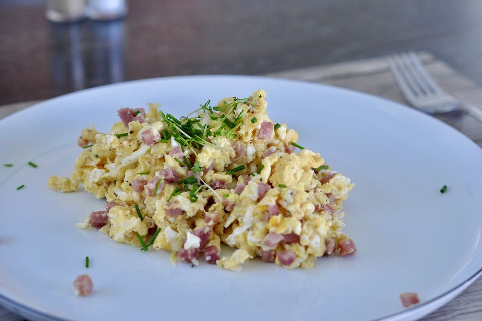 Beas Rührei mit Speck und frischen Kräutern