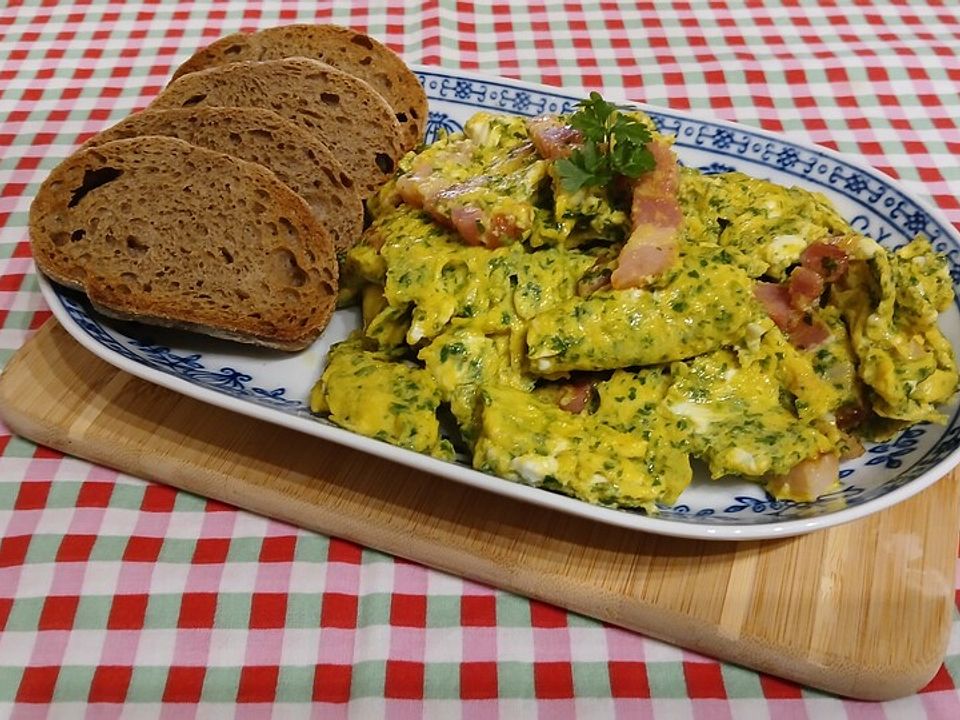 Beas Rührei mit Speck und frischen Kräutern von bellagiora| Chefkoch