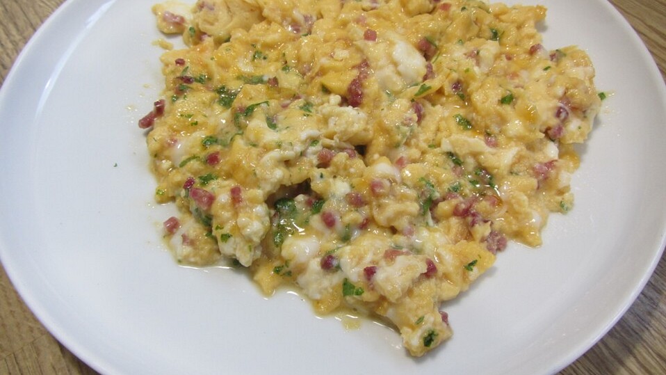 Beas Rührei mit Speck und frischen Kräutern von bellagiora