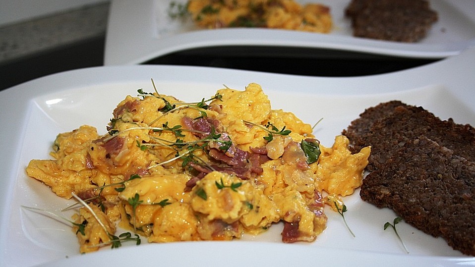 Beas Rührei mit Speck und frischen Kräutern von bellagiora