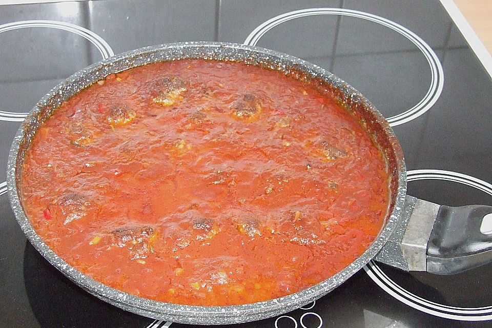 Albondigas mit Tomatensoße