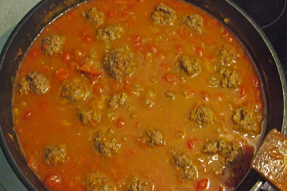 Albondigas mit Tomatensoße