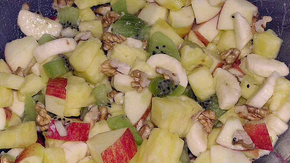 Obstsalat mit Walnüssen
