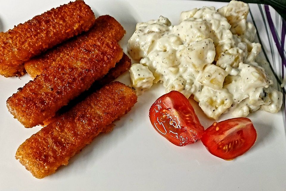 Fischstäbchen und Kartoffelsalat mit Mayonnaise