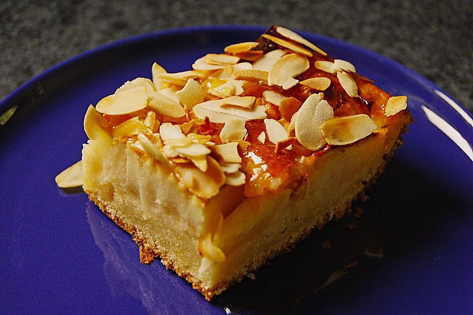 Feiner Apfelkuchen, mit Quarkrührteig und Mandelblättchen