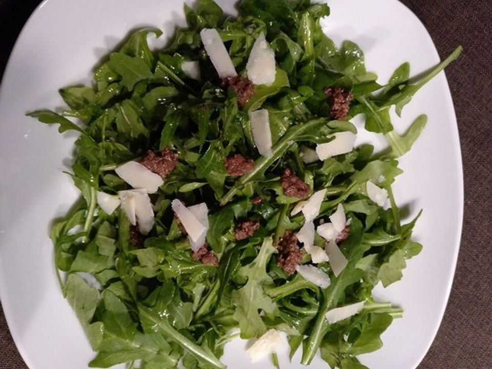 Rucola auf Tapenade mit Grana Padano| Chefkoch Rucola auf Tapenade mit Grana Padano| Chefkoch