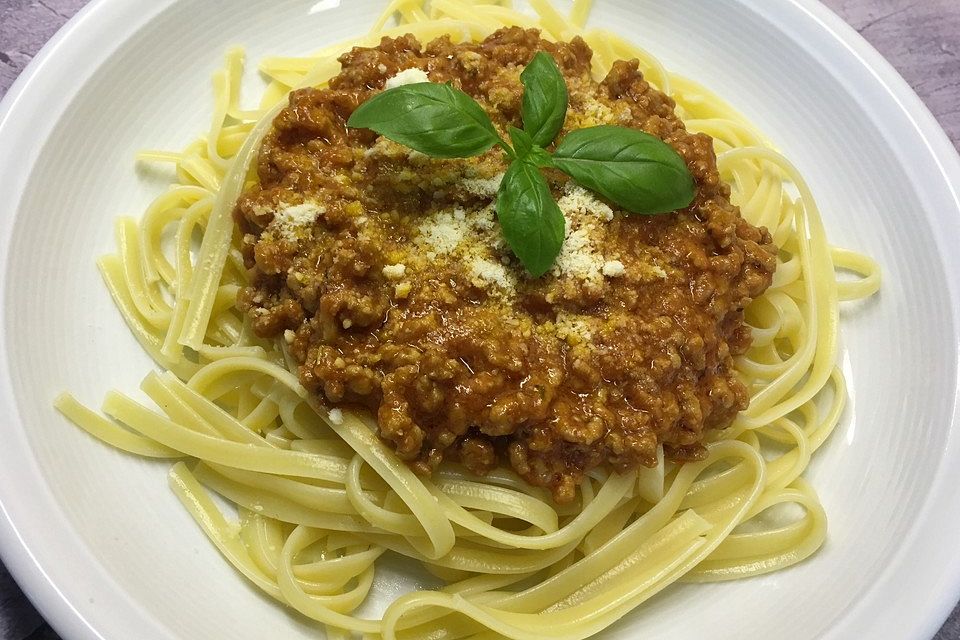 Schnelle Soße Bolognese für Nudeln oder Lasagne