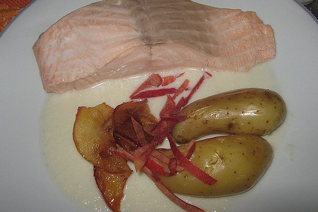 Pochiertes Lachsfilet mit Apfel und Topinambursauce von Wüstensohn ...