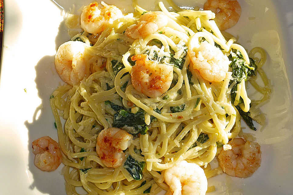 Spaghetti con spinacci, gorgonzola e scampi