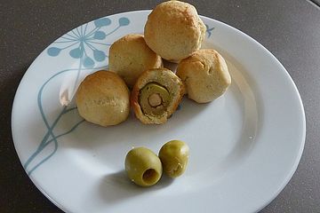 Oliven im Parmesan - Teig - Mantel