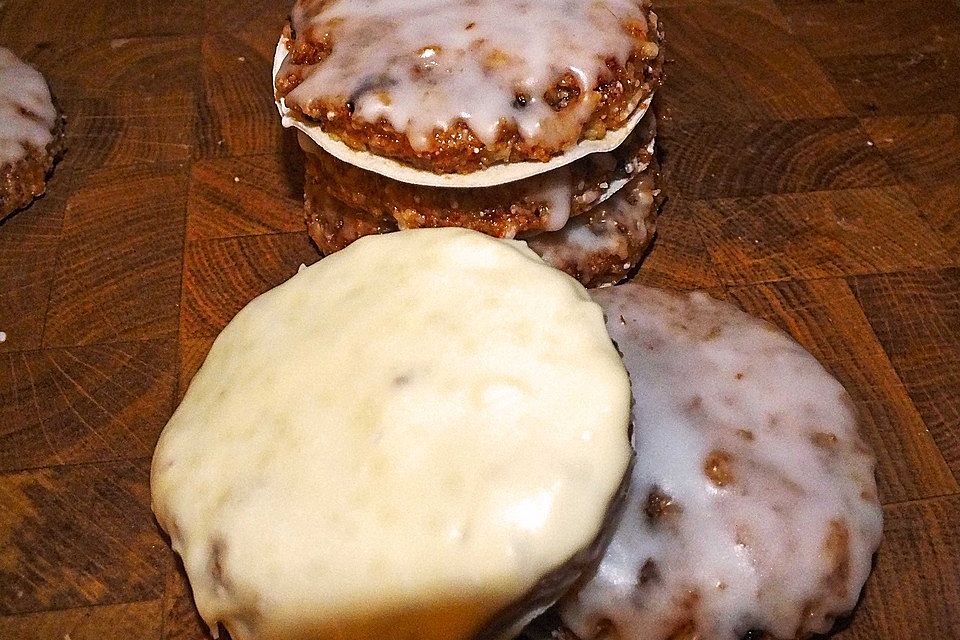 Lebkuchen aus Milchbrötchen