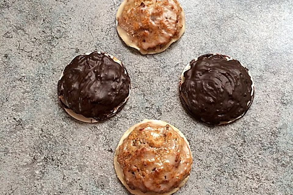 Lebkuchen aus Milchbrötchen