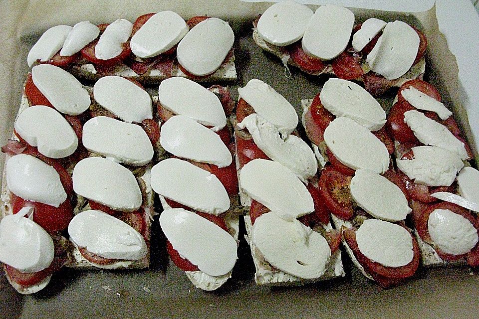 Pizzabrot mit Mozzarella Pizzabrot mit Mozzarella