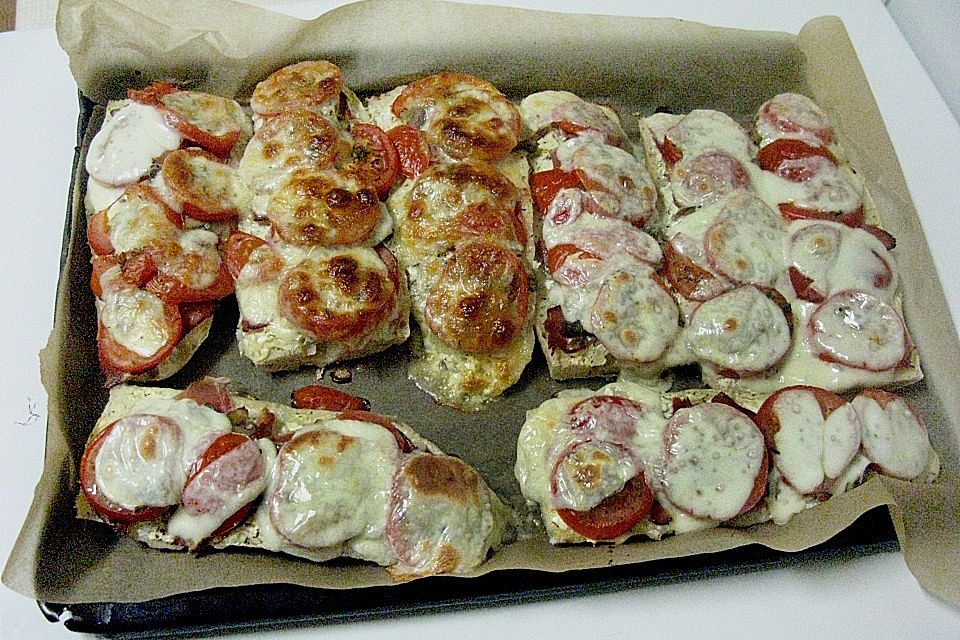 Pizzabrot mit Mozzarella Pizzabrot mit Mozzarella