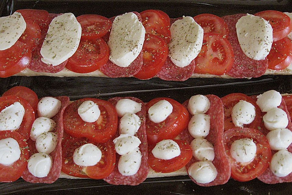 Pizzabrot mit Mozzarella Pizzabrot mit Mozzarella
