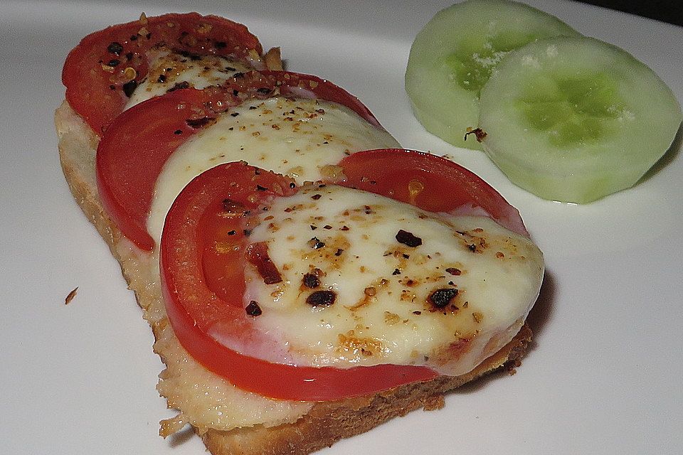 Pizzabrot mit Mozzarella Pizzabrot mit Mozzarella