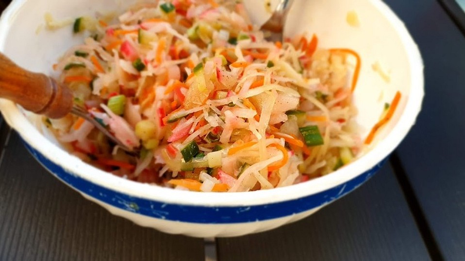 Kohlsalat mit Paprika und Möhren Kohlsalat mit Paprika und Möhren