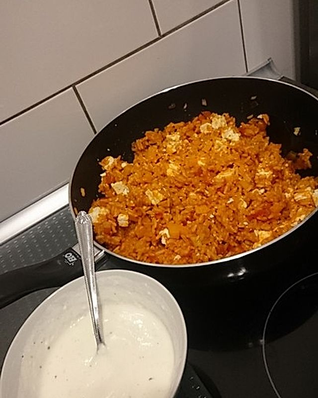 Tomaten - Reis - Pfanne mit Fetakäse und Knoblauchdip