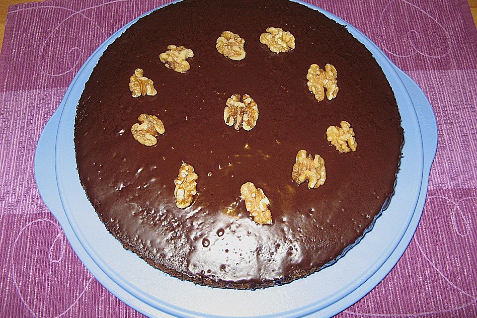 Walnuss - Schokoladen - Kuchen