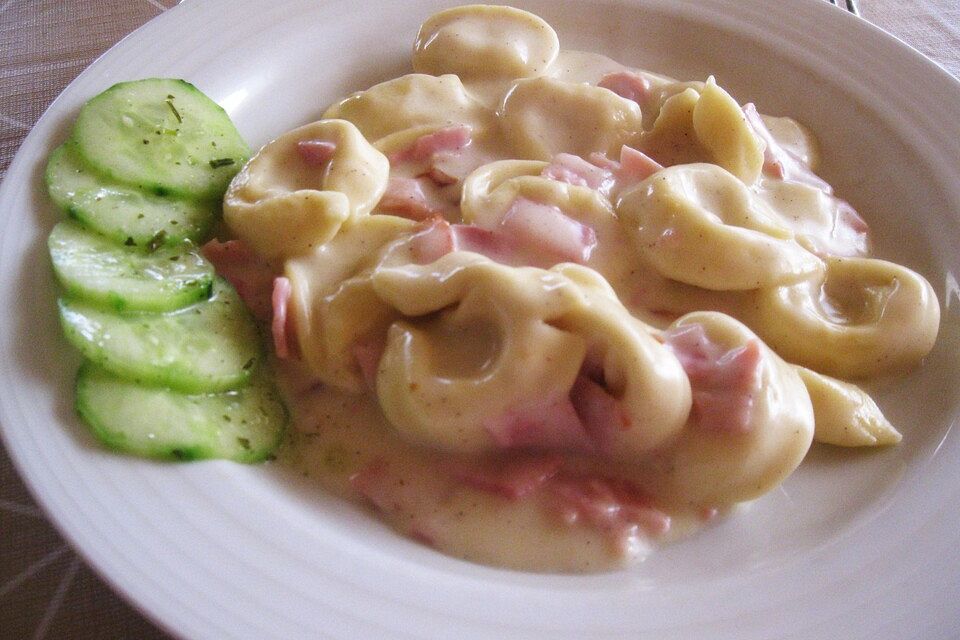 Tortellini mit Schinken - Sahnesoße