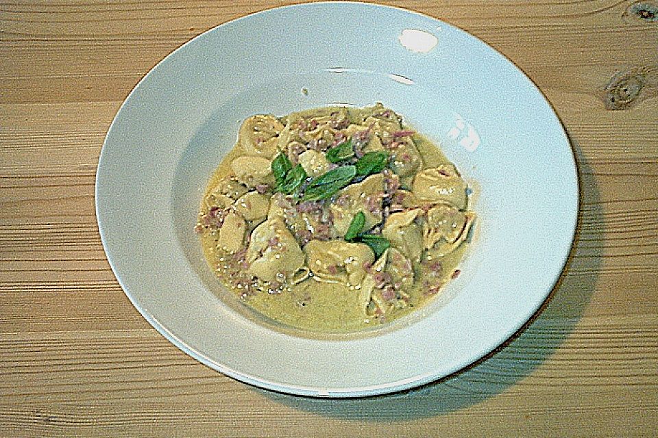 Tortellini mit Schinken - Sahnesoße