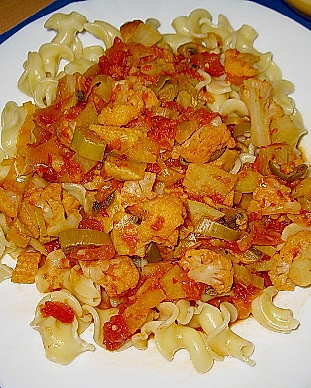 Nudeln mit Kohlrabi - Gemüse - Sauce