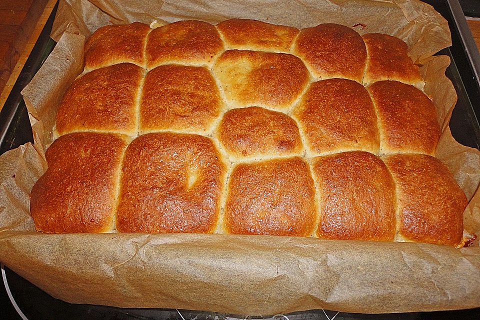 Nussbuchteln mit Topfenfüllung