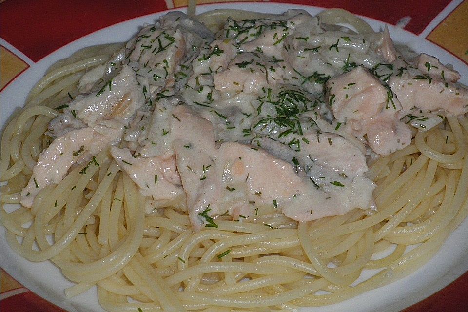 Nudeln mit Lachs - Weißweinsoße