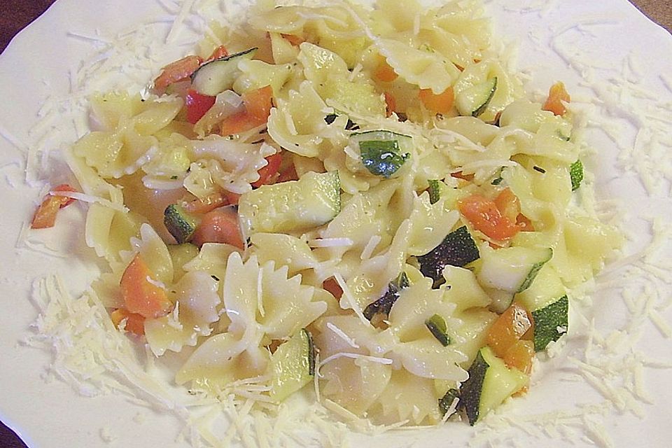 Farfalle mit Gemüse