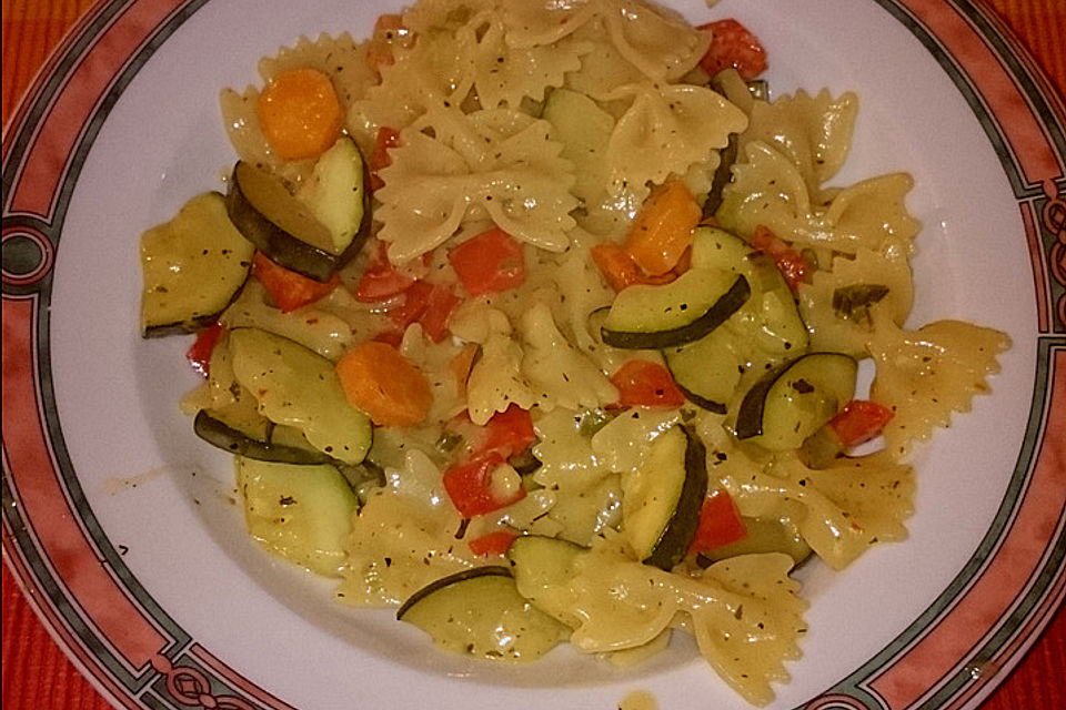 Farfalle mit Gemüse