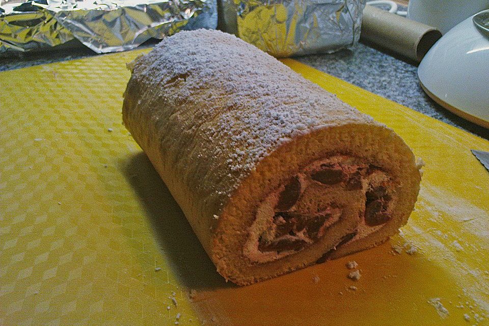 Biskuitroulade mit Joghurt - Himbeer Füllung