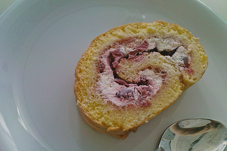 Biskuitroulade mit Joghurt - Himbeer Füllung