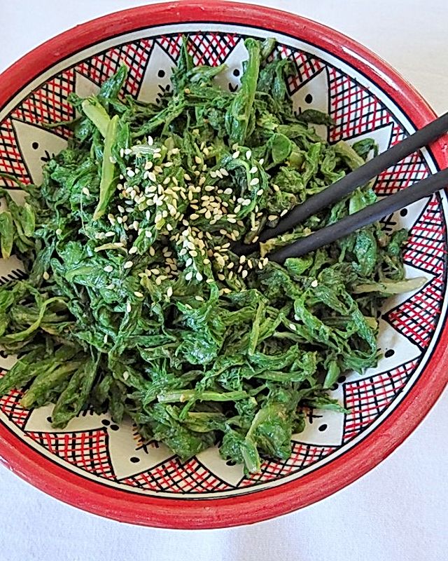 Salat mit blanchiertem Spinat
