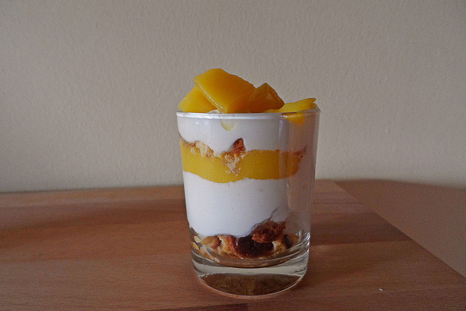 Mango - Tiramisu mit Cantuccini