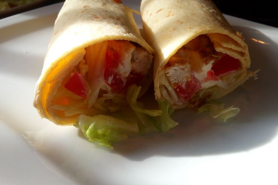 Scharfe Hähnchen - Wraps mit Knoblauch und Chili