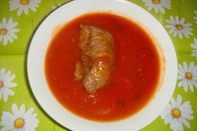 Schweinerouladen gefüllt mit Raclettekäse und Bacon in Tomatensauce ... Schweinerouladen gefüllt mit Raclettekäse und Bacon in Tomatensauce ...