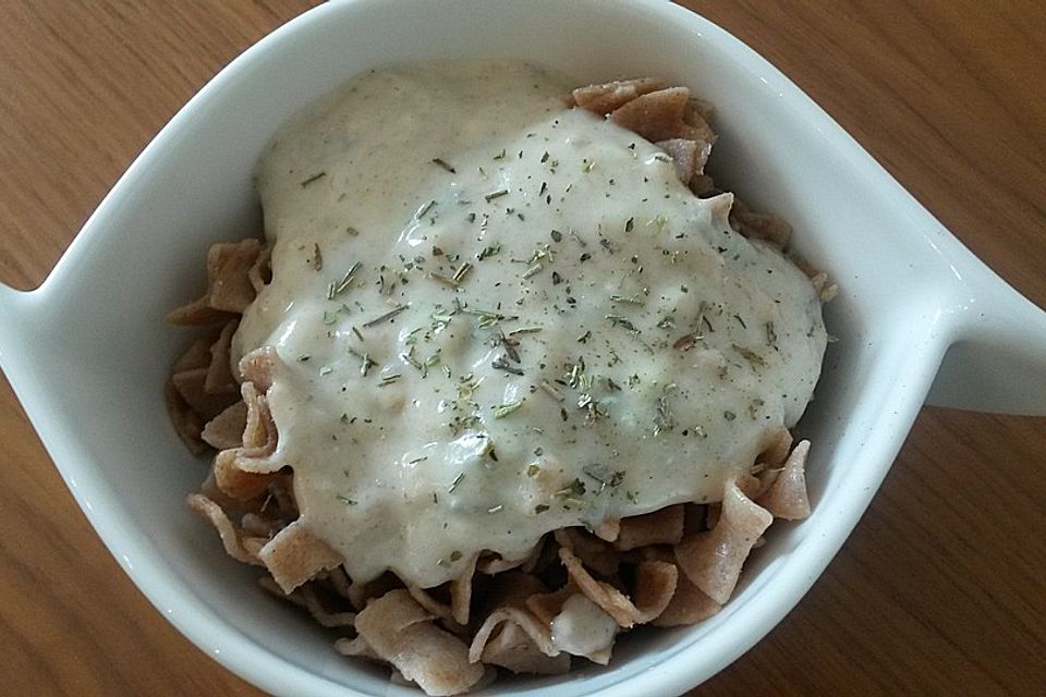 Spaghetti mit Knoblauch-Käsesauce