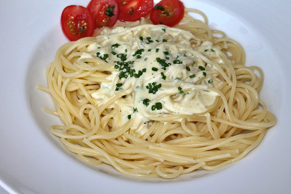 Spaghetti mit Knoblauch-Käsesauce