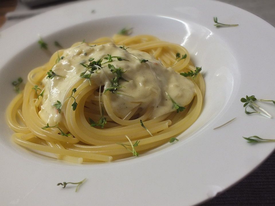 Spaghetti mit Knoblauch-Käsesauce von christinaambs| Chefkoch