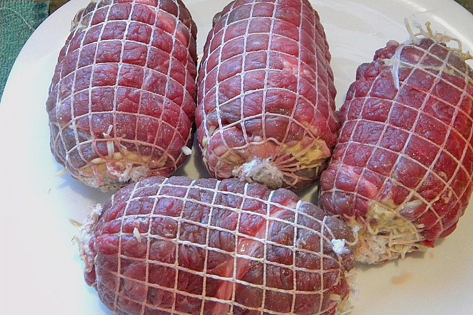 Rinderrouladen mit Hackfleisch - Käsefüllung