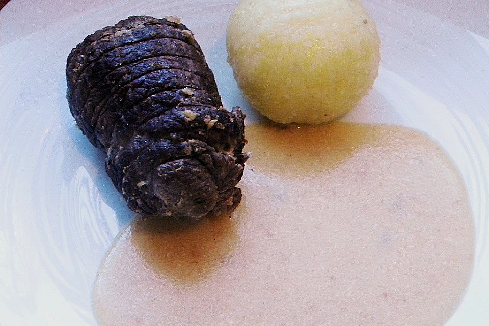 Rinderrouladen mit Hackfleisch - Käsefüllung