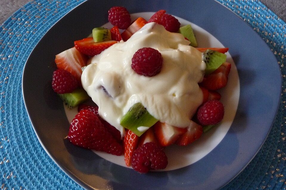 Obstsalat mit leckerem Joghurtdressing