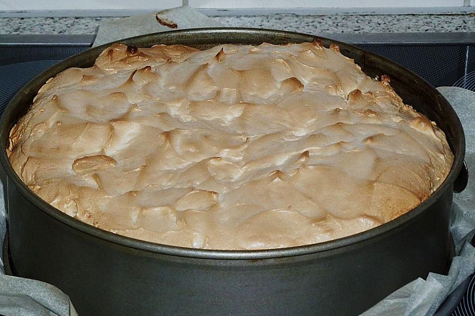 Apfelkompottkuchen mit Baiserhaube