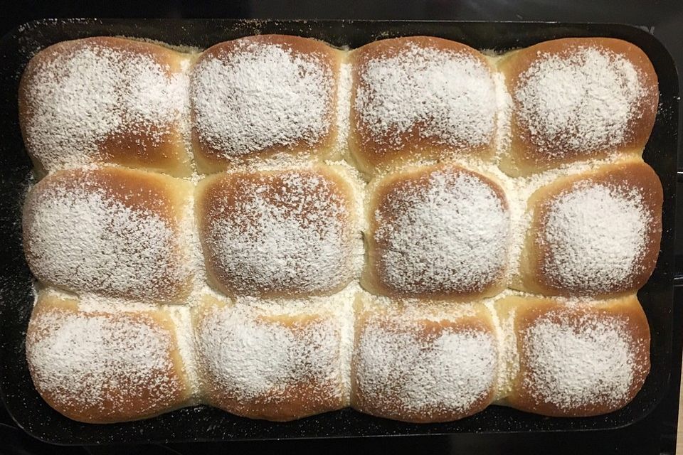 Bayerische Rohrnudeln mit Zuckerkruste