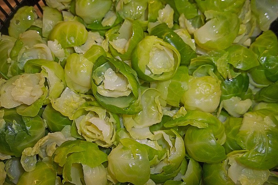 Rosenkohlblätter in Speck - Sahnesoße Rosenkohlblätter in Speck - Sahnesoße